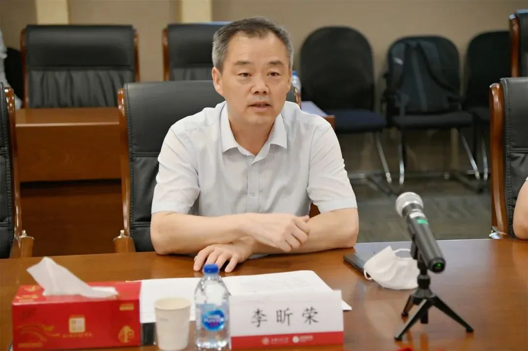 零售与供应链创新中心副主任王飞主持,锅圈副总裁,锅圈学堂校长郑敏